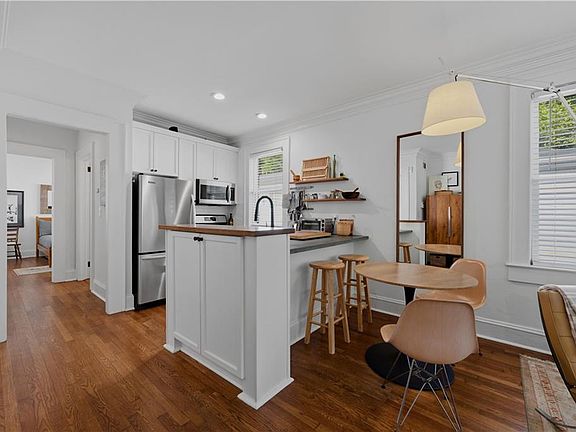 4th image of 824 Greenwood Ave NE APT 1