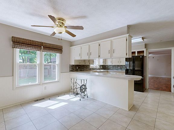 5th image of 1531 London Dr