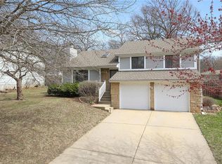 9307 Acuff Ln, Lenexa, KS 66215