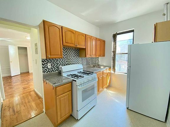 2nd image of 115 Parkside Ave #19