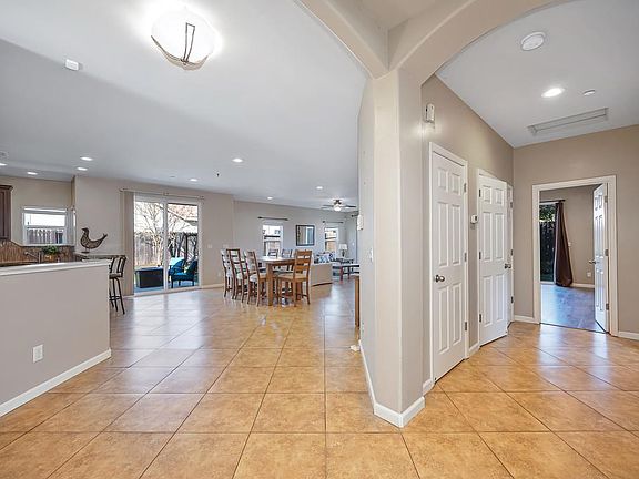 3rd image of 814 Dove Ln