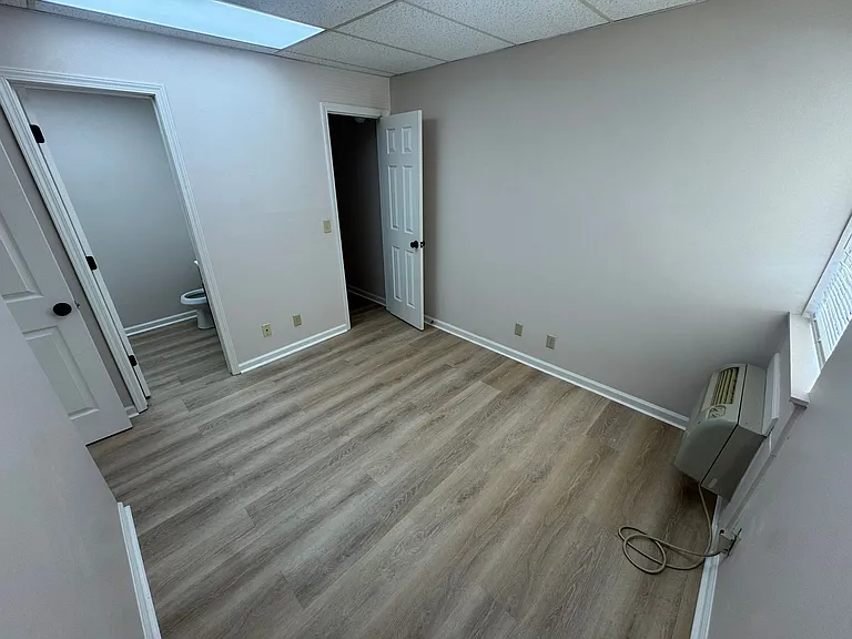 Coventry Apartments — Photo 15