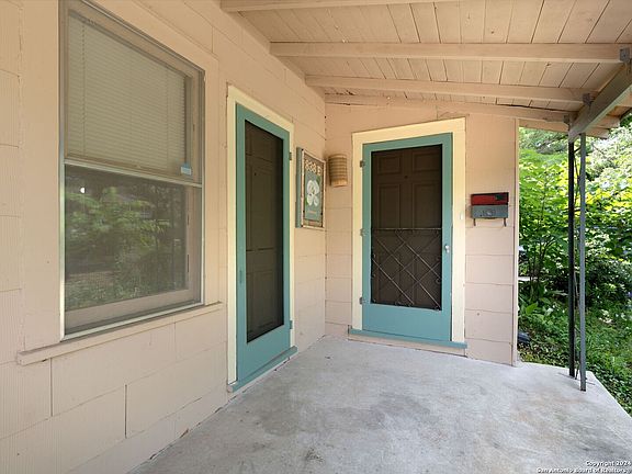 3rd image of 838 E MAGNOLIA AVE