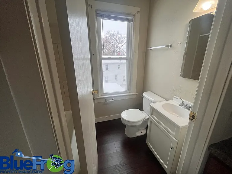 901 Harvey St #4 — Photo 10