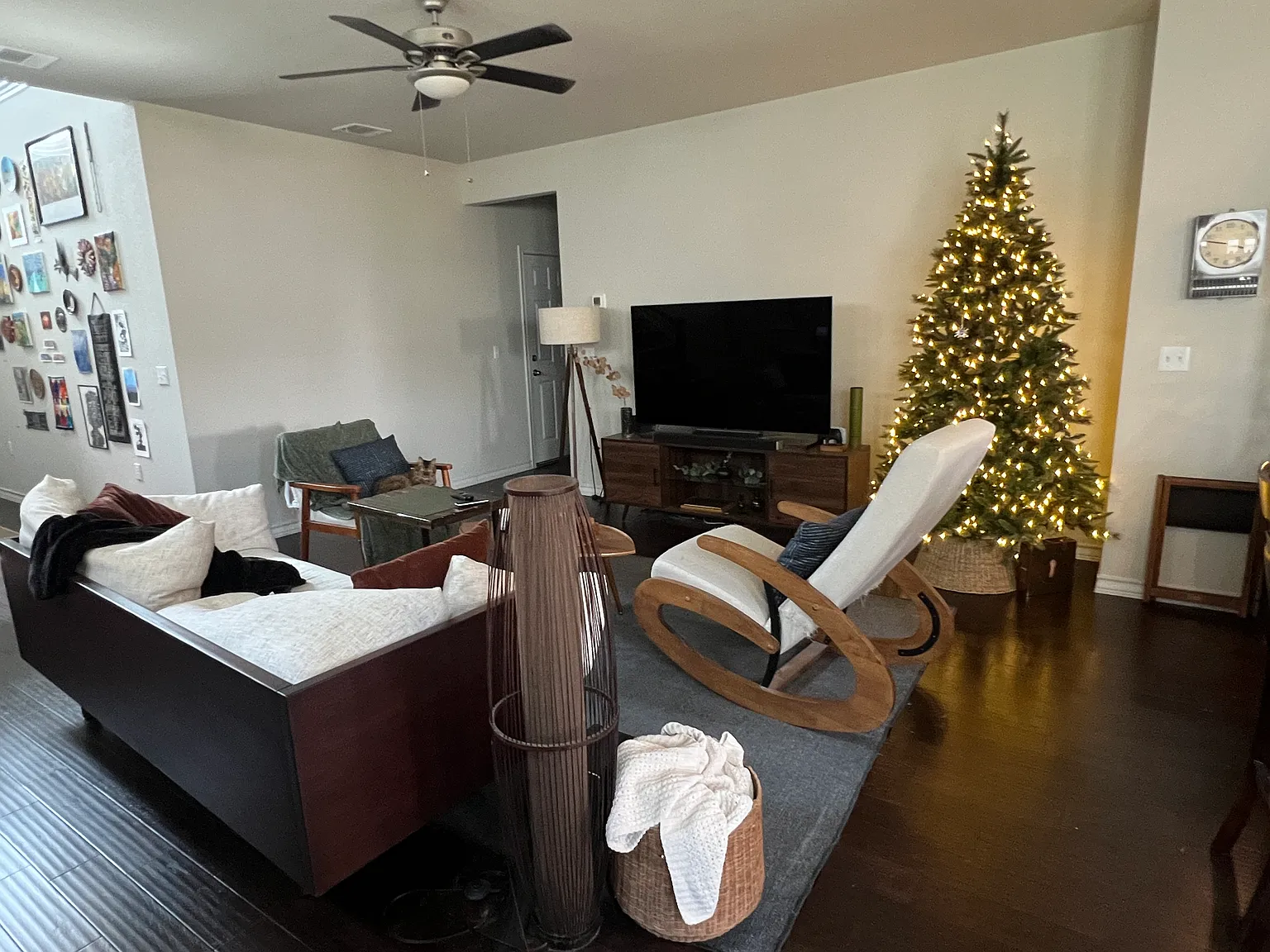 4 bed, 2.5 bath, 2400 sqft, $2,599 — Photo 3