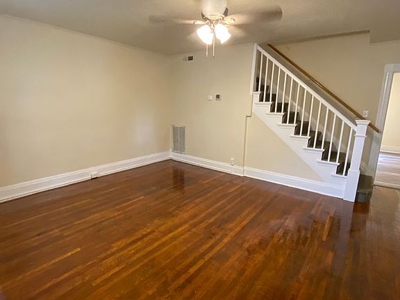 4th image of 2015 Rosewood Ave