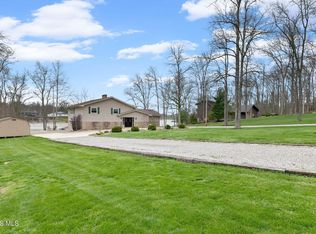 703 Holiday Dr, Willard, OH