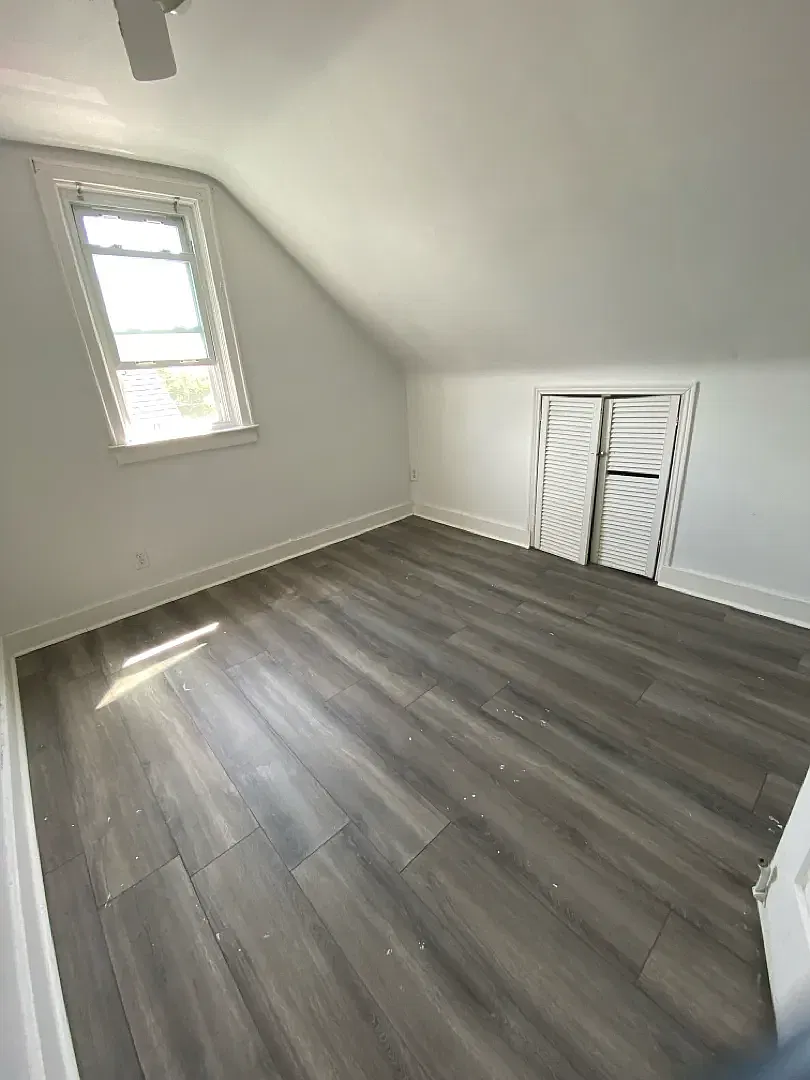 3 bed, $2,000 — Photo 4