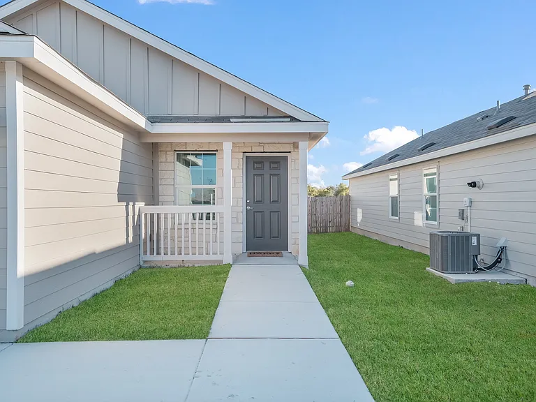 7214 Lavaca Blf — Photo 3