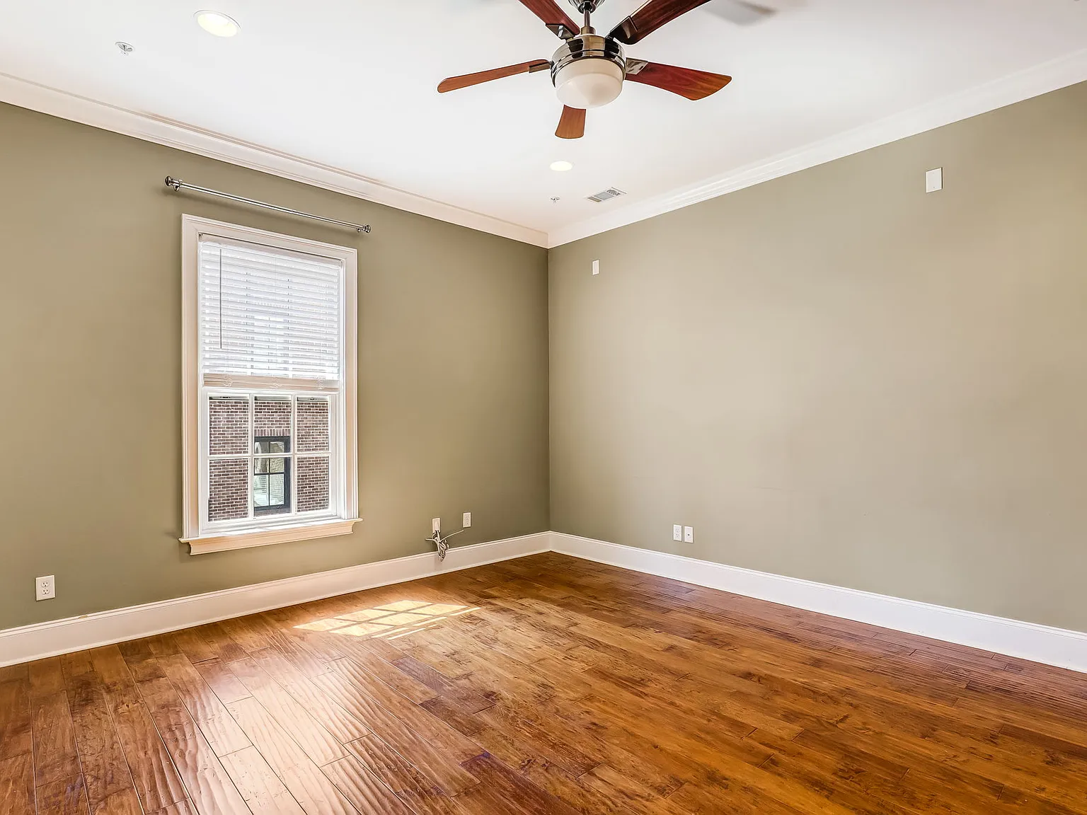 425 E McDonough St - 101 — Photo 4