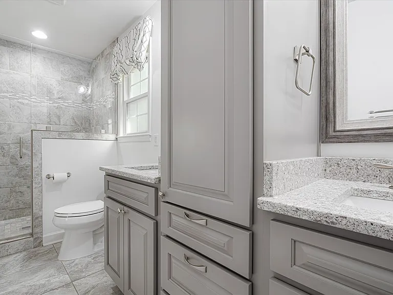4525 Sequoia Rd — Photo 27