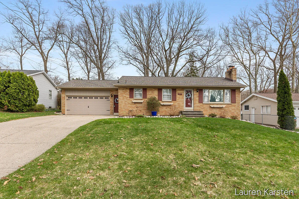 5520 Greenboro Dr SE photo 1