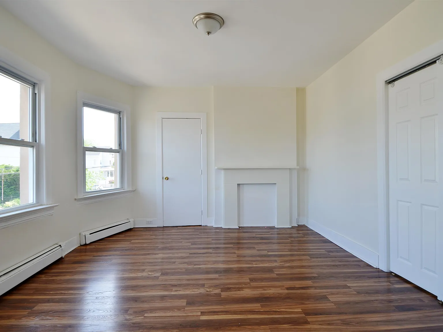 3 bed, 1.0 bath, $2,700 — Photo 3