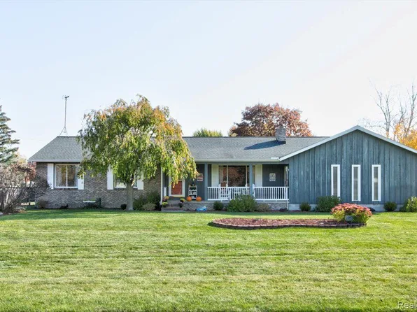 599 Oregon Ave, Marysville, MI 48040