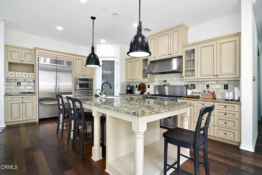 4 bed, 3.0 bath, 3096 sqft, $9,500 — Photo 4