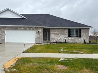 1738 Dolly Dr, Bowling Green, OH 43402