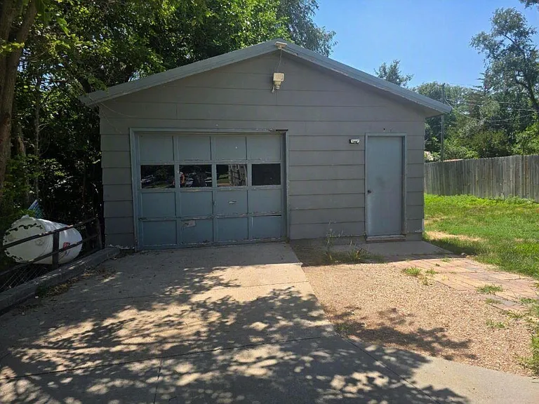 808 W K St — Photo 15