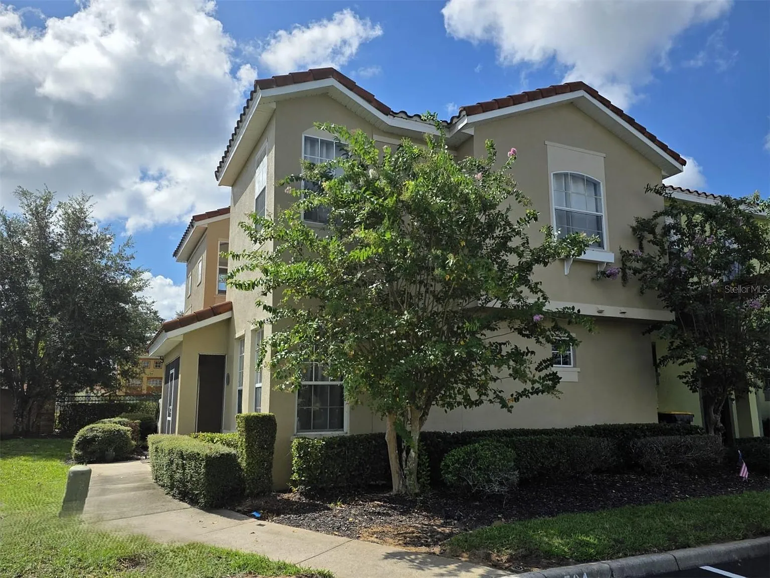 4 bed, 1730 sqft, $2,695 — Photo 2