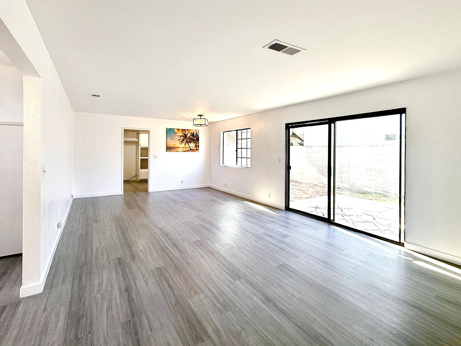 4 bed, 2.5 bath, 1800 sqft, $4,400 — Photo 1