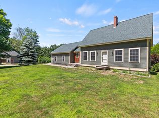 8 Colina Dr, Raymond, ME 04071