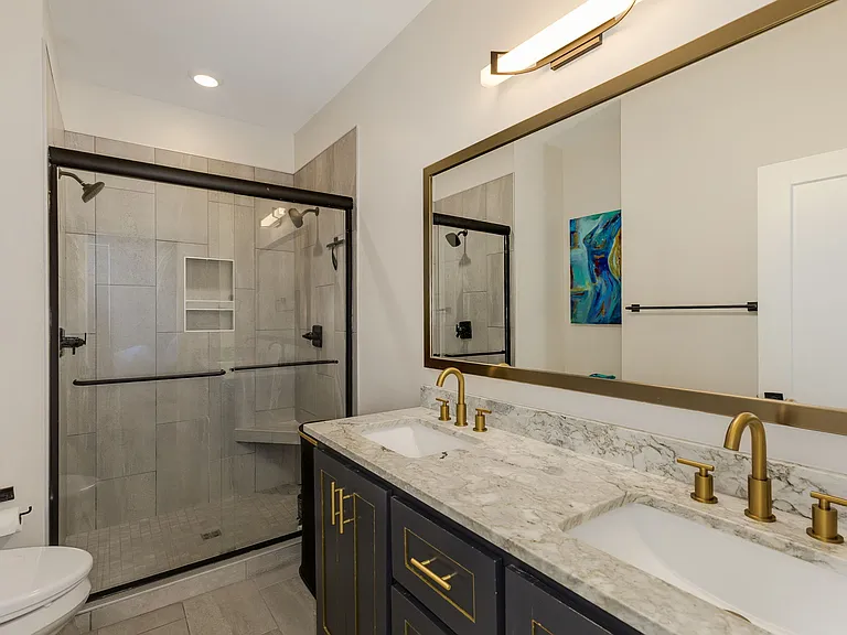 121 W Stone Ave #5 — Photo 3
