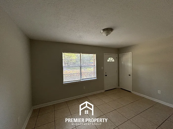 1344 Brandywine Dr — Photo 2