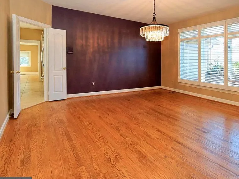 1307 Stamford Way — Photo 10