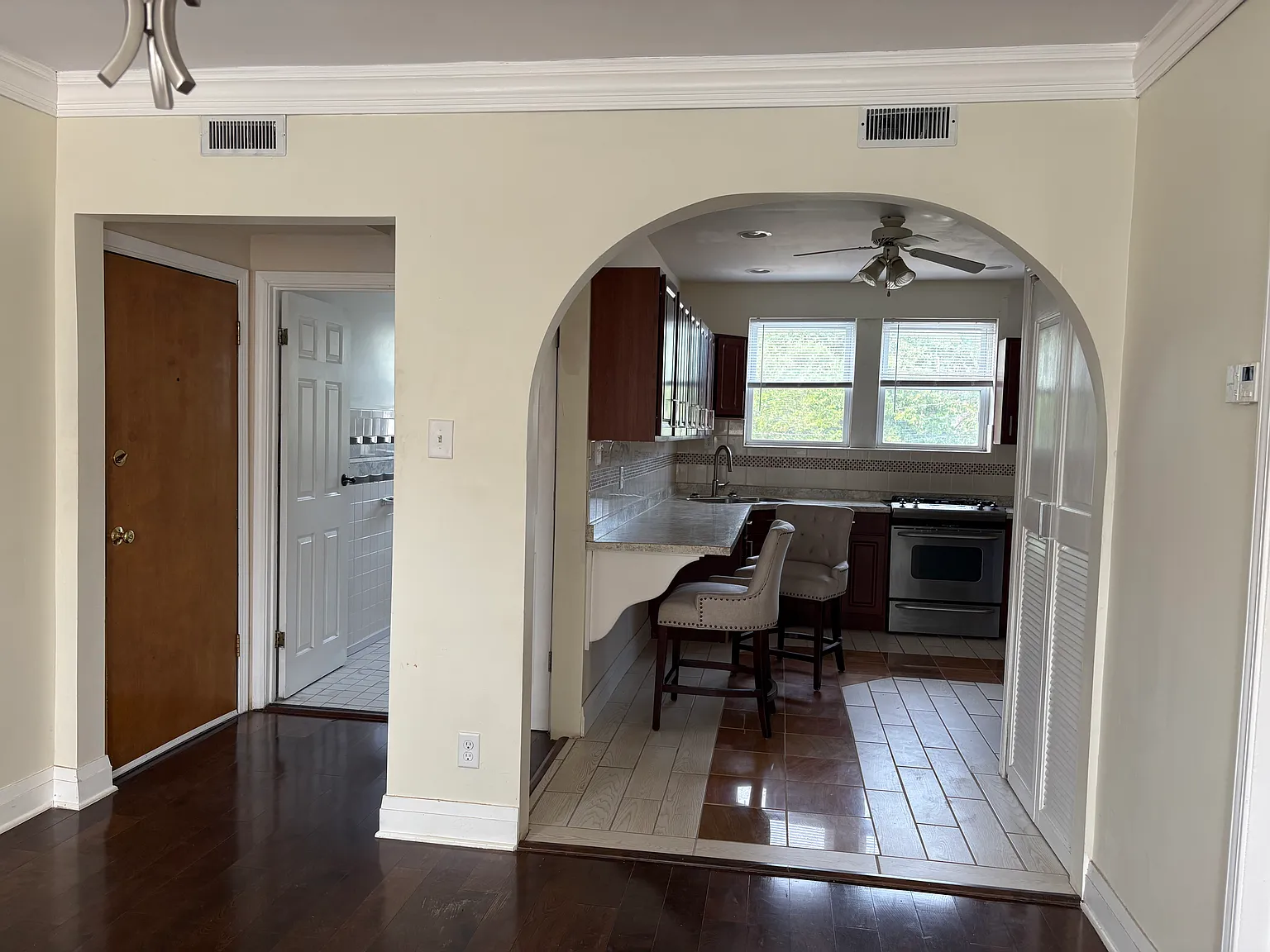 1 bed, 800 sqft, $1,100 — Photo 2
