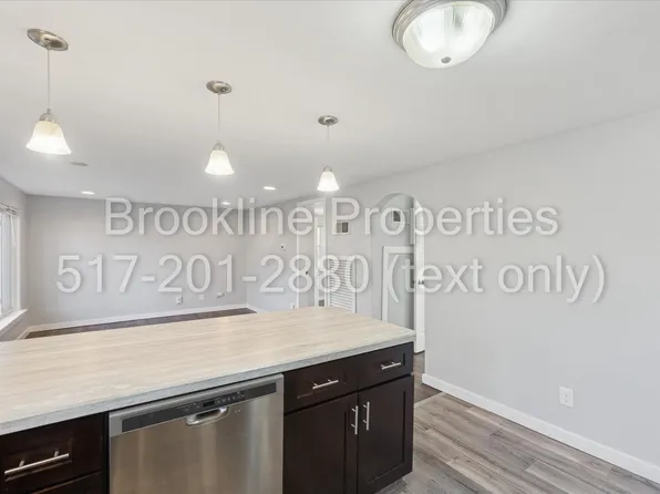 514 Brynford Ave, Lansing, MI 48917
