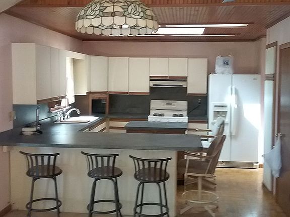 Kitchen/Eat in Area