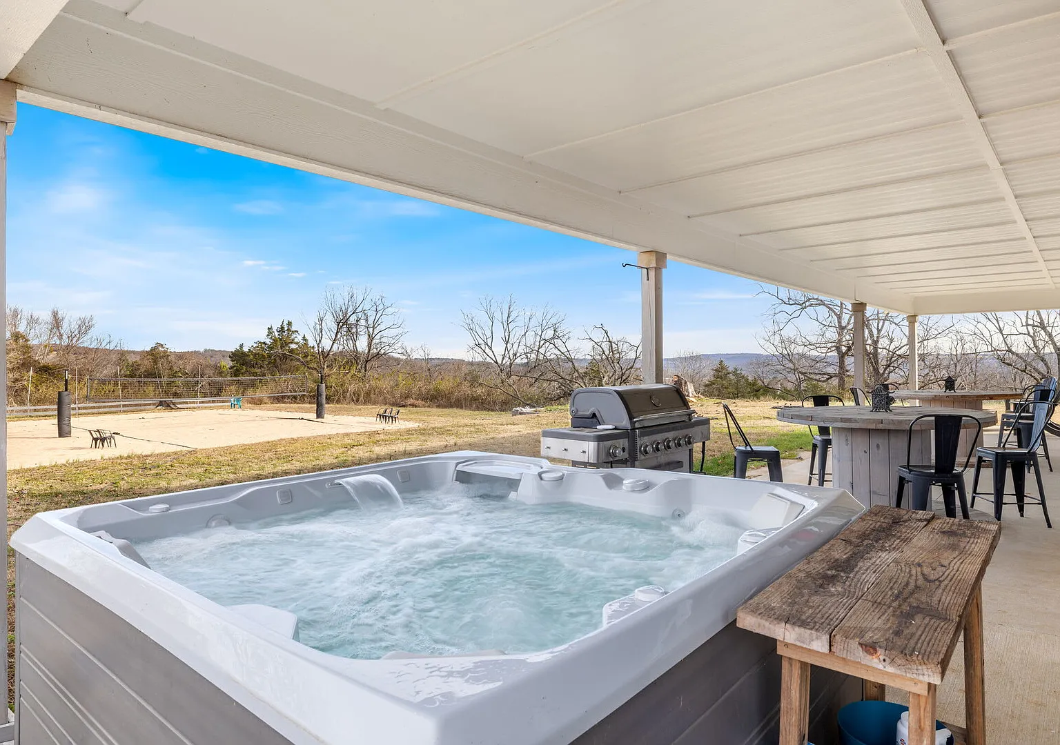 Lookout Lodge-Sand Volleyball-Hot Tub-Movie Room — Photo 1