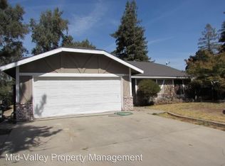 1122 W Paradise Ave, Visalia, CA 93277