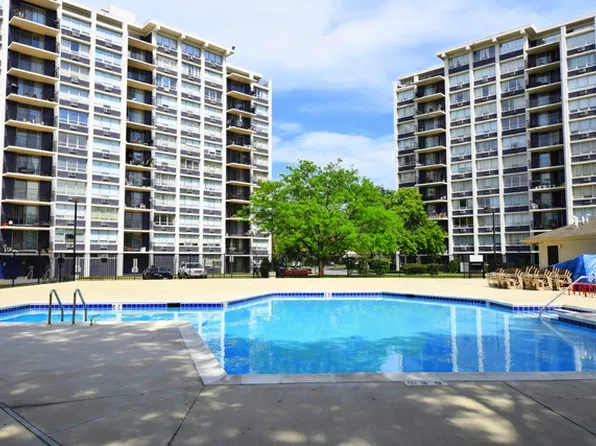 8815 W Golf Rd APT 3D, Niles, IL 60714