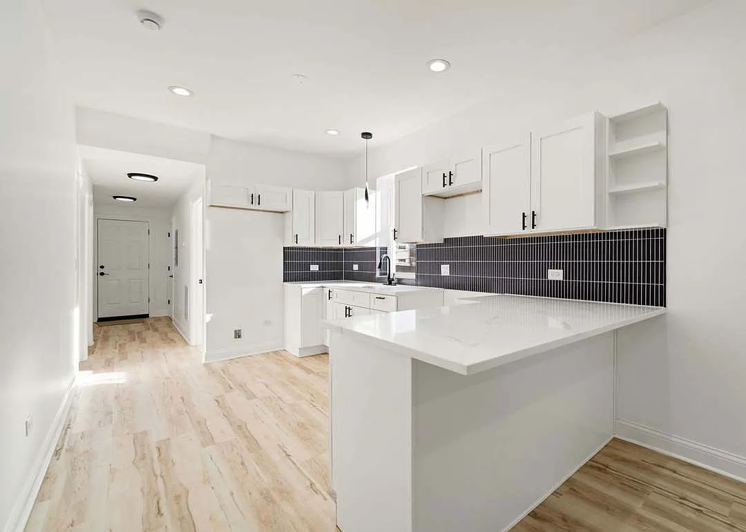 3 bed, $2,000 — Photo 4