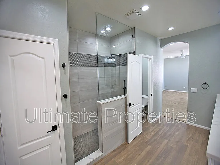 7236 W Avenida Del Rey — Photo 17
