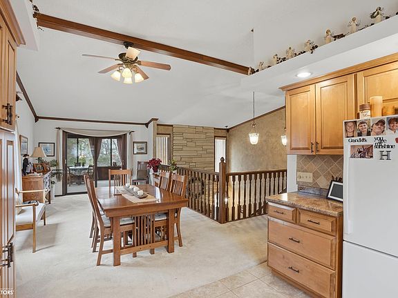 5th image of 1102 S Linden Ln