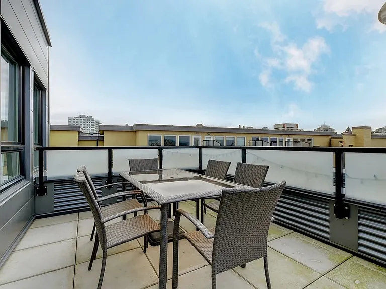 595 Pandora Ave #404 — Photo 16