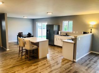212 W Hidden Trl, Elkhorn, WI 53121