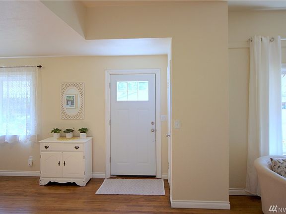 2nd image of 6111 Elm St SE