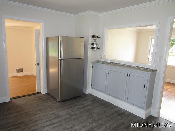 5th image of 40 Walnut Dr