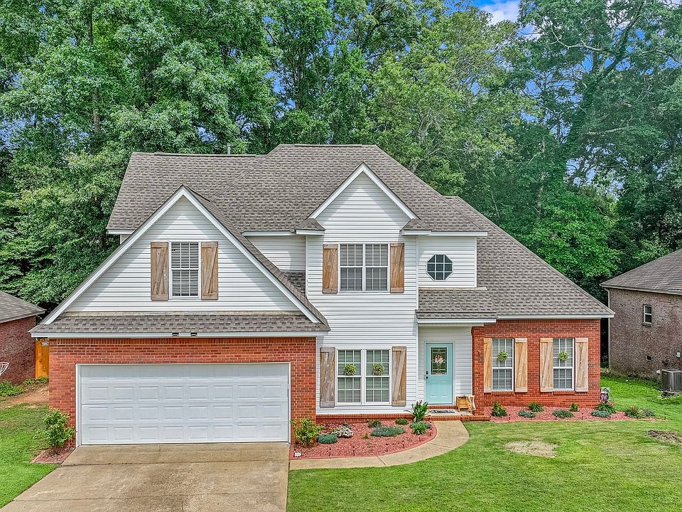 1st image of 831 Heather Dr