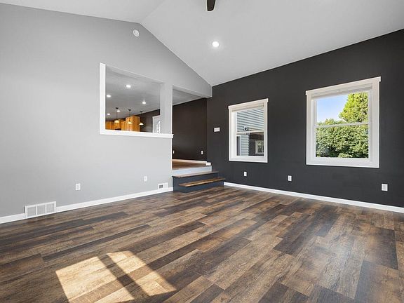 3rd image of 605 Main St