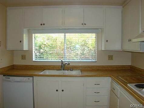 3rd image of 717 Robinhood Ln