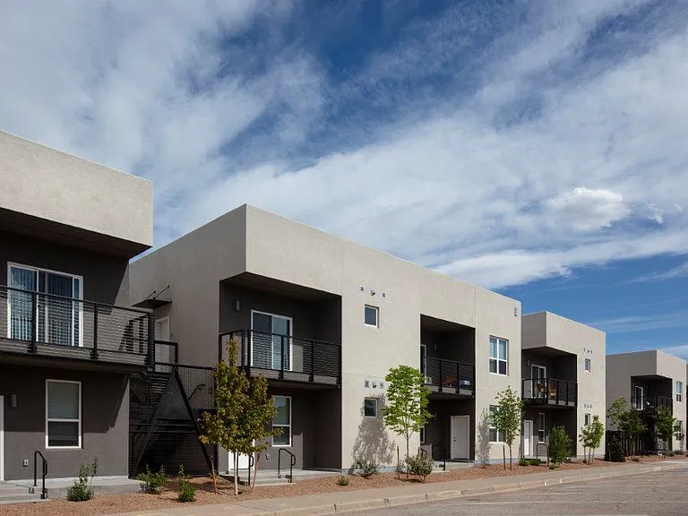 De Anza Apartments on Graceland