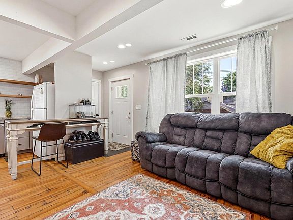 4th image of 245 Pear St