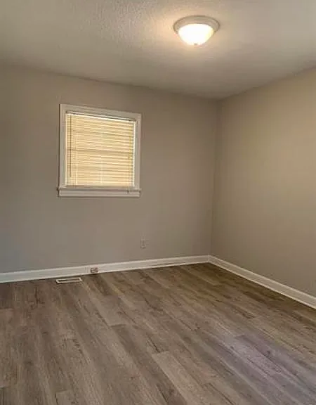 710 N Lee St — Photo 6