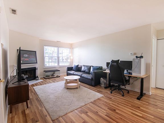 2nd image of 22 Driftwood Ct Unit 22