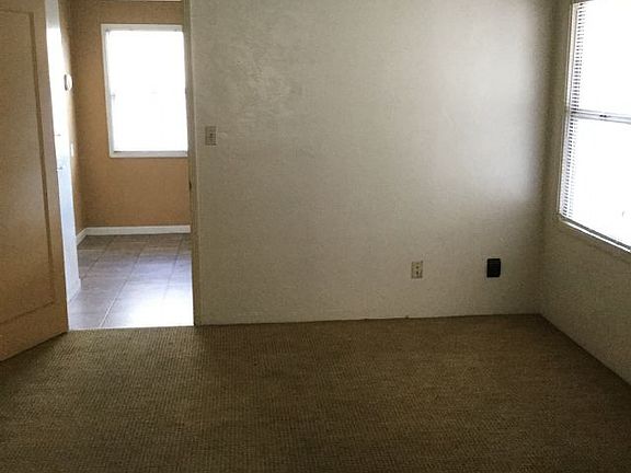3rd image of 515 Tamarack Dr