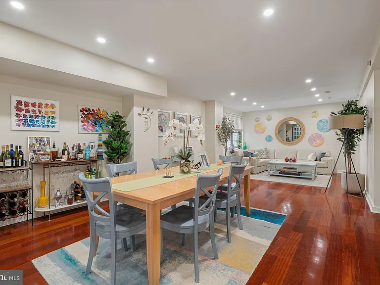 219 S 18th St #29-1016 — Photo 4