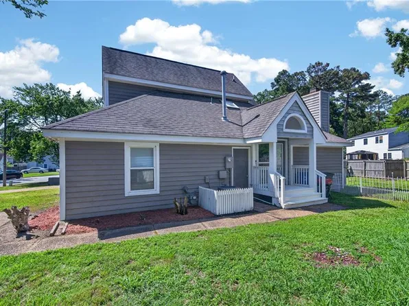 916 Woodcreek Dr, Newport News, VA 23608